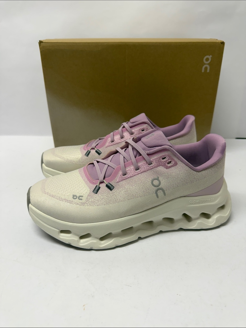New On Running Women's Cloudtilt oncloud Sneakers in Light purple white size 8